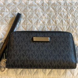 Michael Kors zipper wallet